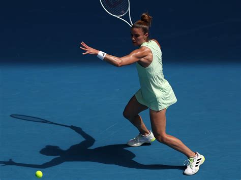 Sakkari vence sem sustos, Anisimova bate Samsonova - TenisBrasil