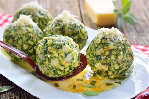 Spinatknödel Rezept Eine Gaumenfreude aus den Südtiroler Alpen