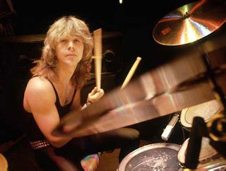 Muere El Ex Baterista De Iron Maiden