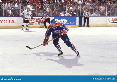 Jari Kurri editorial stock photo. Image of forward, stick - 172535278