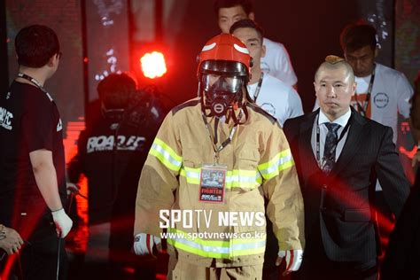 로드 Fc 소방관 파이터 데뷔전 Tko승심판 대응 아쉬운 뒷맛