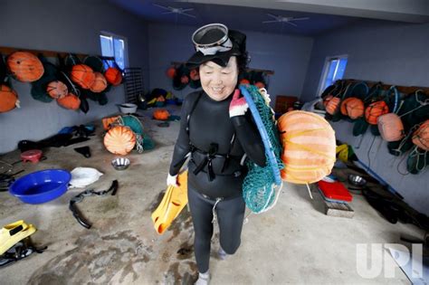 Photo South Korean Female Free Divers H52357780 UPI