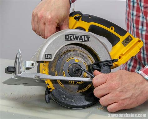 How To Change A Circular Saw Blade Blade Direction Saws On Skates