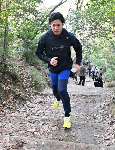 【中日】大野雄大が京都・大文字山自主トレ公開 初詣では吉兆のおみくじ「凶のち大吉」をゲット プロ野球写真ニュース 日刊スポーツ