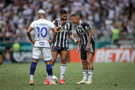 Em tempos distintos Atlético MG e Cruzeiro empatam em jogo de ida da