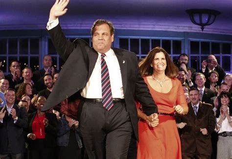 Chris Christie, wife report earning nearly $700K last year, up ...