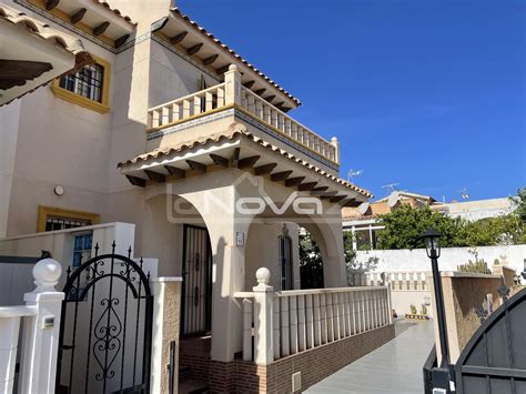 Increíble casa de cuatro plantas con 2 dormitorios en Lomas de Cabo