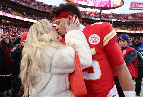 Taylor Swift and Brittany Mahomes bring style and spirit to AFC