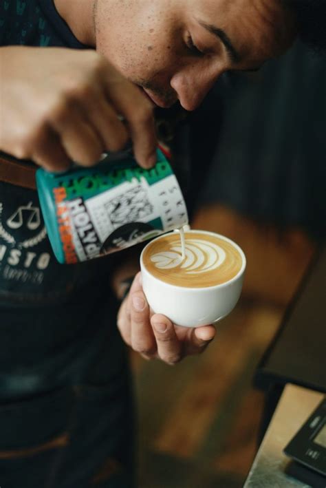 Barista nos enseña cómo preparar un capuchino casero La Mejor Hora