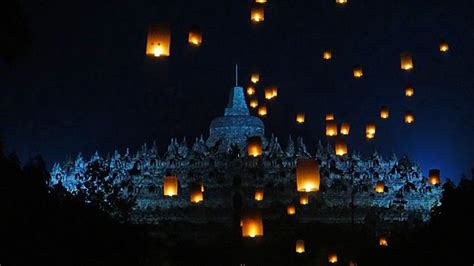 Ribuan Lampion Meriahkan Perayaan Hari Raya Tri Suci Waisak Foto Tempo Co