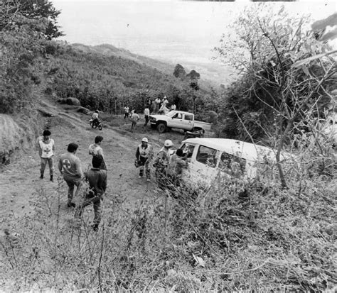 Mam De V Ctimas De Masacre De La Cruz De Alajuelita Llor Al Ver Obra