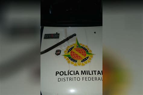 Homem é preso após atacar mulher facão e confessar o crime no DF