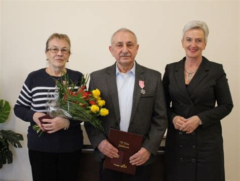 Pary małżeńskie z Kędzierzyna Koźla odznaczone medalami Świętują złote