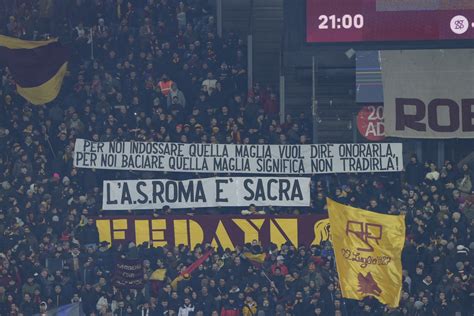 FOTO Roma Cremonese Striscioni In Curva Sud Uniti Conquistiamo La