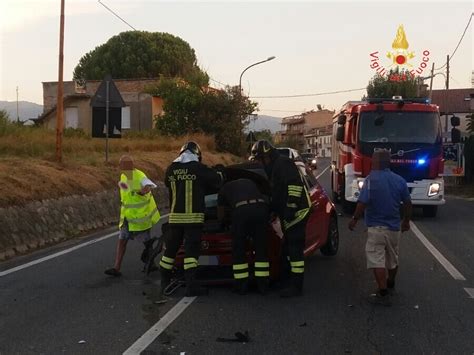 Incidente Stradale Sulla SS106 Una Fiat Cinquecento Perde Il Controllo