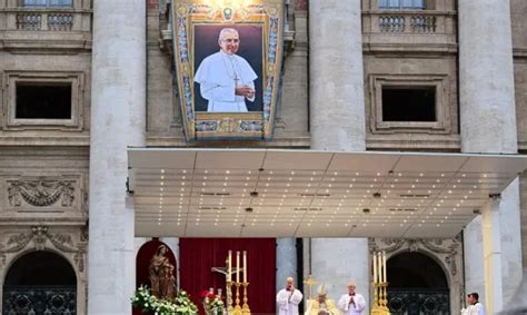 Papa João Paulo I é beatificado em missa no Vaticano seu sorriso