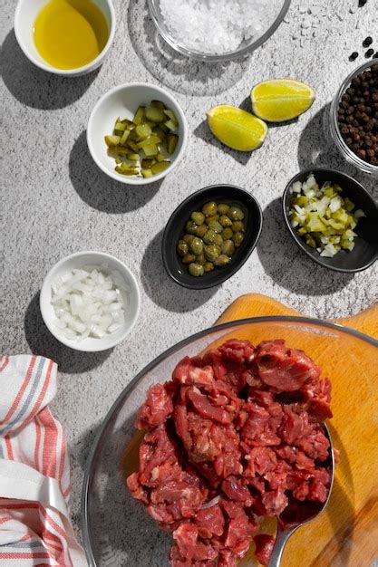 Vista De La Carne De Vacuno Para Plato De Tartar De Bistec Foto Premium