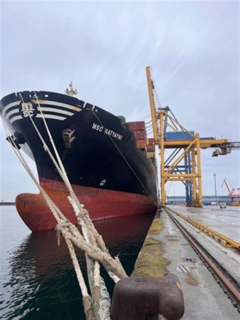 Apm Terminals Gijon Welcomes Largest Container Vessel In Ports History