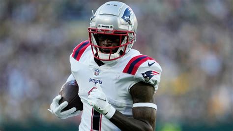 Source Patriots Reach New 3 Year Deal With Wr Devante Parker Espn