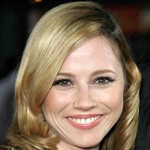 Linda Cardellini - Age, Bio, Family | Famous Birthdays