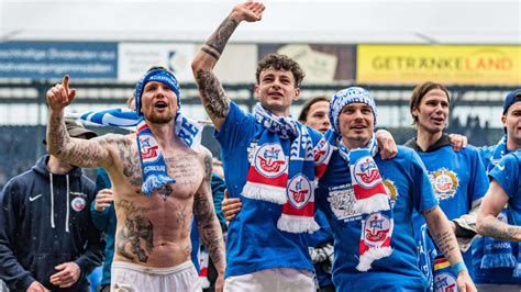 Hansa Rostock feiert Aufstieg vor Fans Überragend Unglaublich