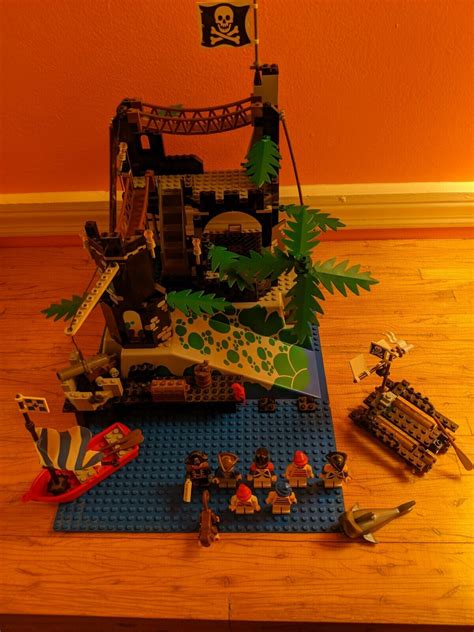 Vintage Lego Pirates Rock Island Refuge Complete W