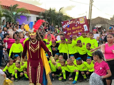 Video Coloridas Comparsas Y Disfraces En Municipio Falc N