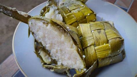 Ketupat Daun Pandan Kuliner Khas Negeri Waai Malteng