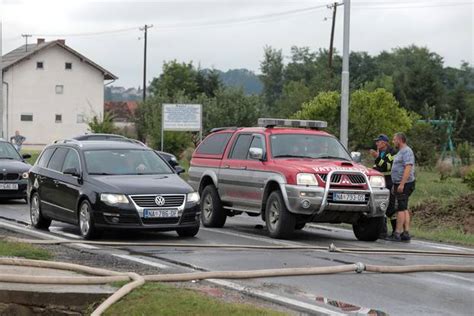 Velika šteta u Slavoniji Ceste auti kuće podrumi poplavljeni 24sata