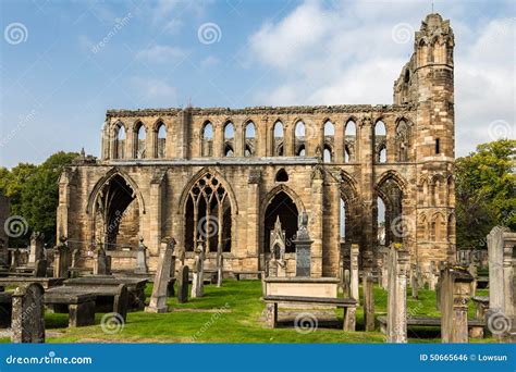 Vue De Côté De Cathédrale Delgin En Ecosse Du Nord Photo éditorial