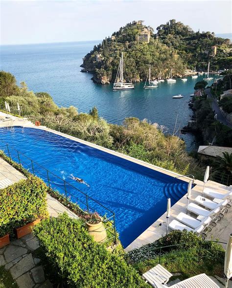 🇮🇹 Un bagno spettacolare a #Portofino #Liguria 🇮🇹 Photo b | Belmond ...