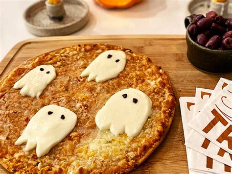 Easy Cheesy Ghost Pizza