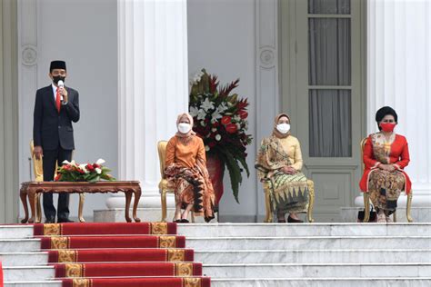 Presiden Jokowi Pimpin Upacara Peringatan HUT Ke 76 TNI Di Istana