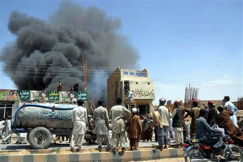 Factory Collapse Near Lahore Pakistan Leaves 10 Dead And 150 Trapped