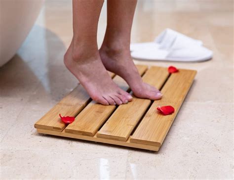 Guide To The Best Bamboo Shower Mat For Your Bathroom