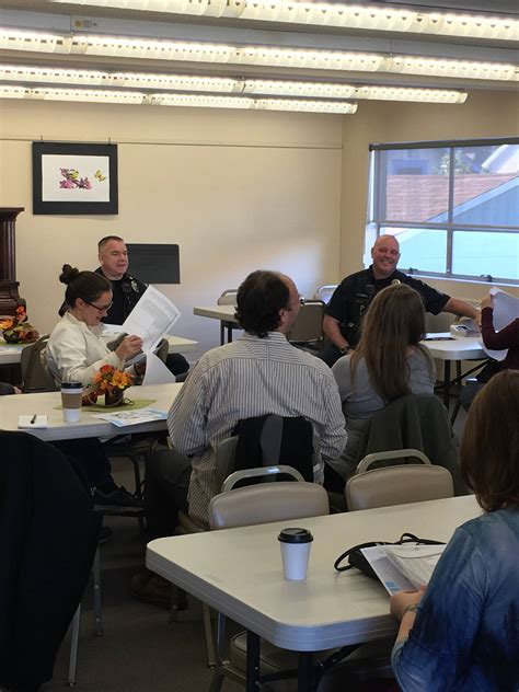 Neighbors gather in Bremerton to discuss spike in petty crime | Kitsap