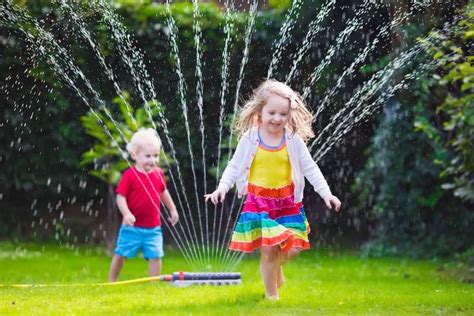 water games  play   sprinkler
