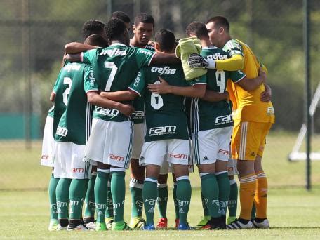 Elogiada base do Palmeiras consegue feito inédito no Campeonato