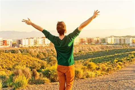 Hombre Al Aire Libre Foto Gratis