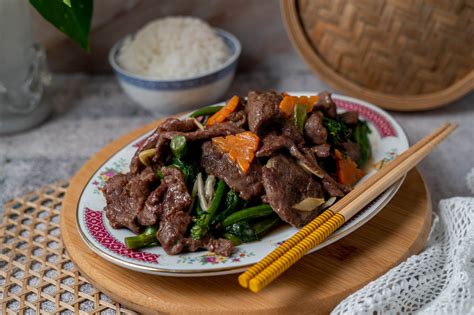 Quick & Delicious Beef with Gai Lan (Chinese Broccoli) Recipe