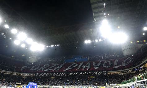 Inter Milan La Coreografia Dei Tifosi Rossoneri