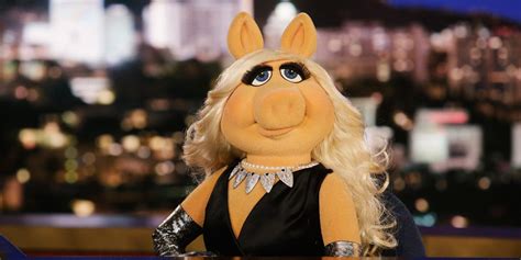 Miss Piggy Set To Be The Most Unlikely Guest At Next Weeks Fashion Awards