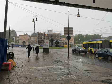 Il Maltempo Torna Ad Abbattersi Sul Torinese Strade Trasformate In