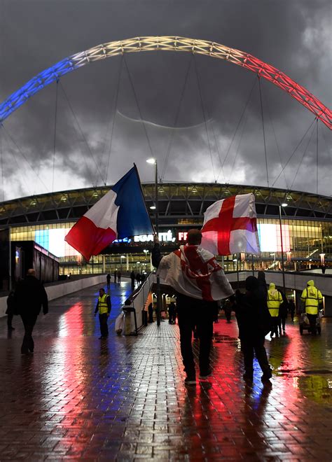 Fullsatt Wembley stemte i på Frankrikes nasjonalsang