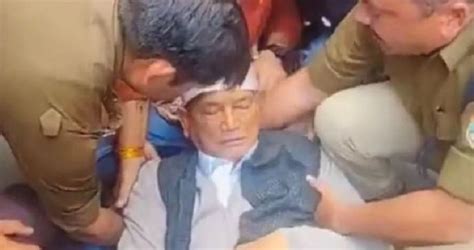 Uttarakhand Former Cm Harish Rawat Falls Sick During Congress Protest