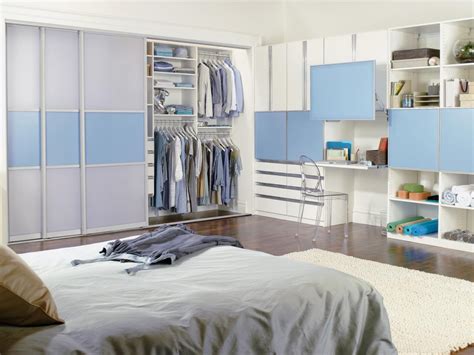 Choosing Closet Doors | HGTV