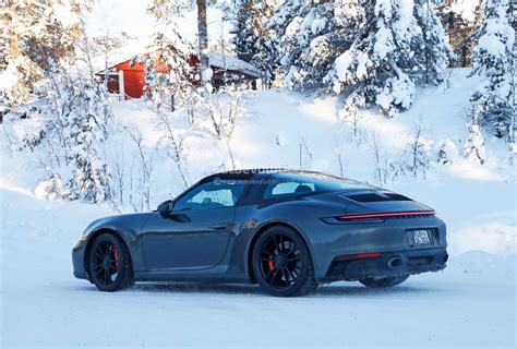 2022 Porsche 911 Targa Gts Prototype Is Also A 992 Facelift Mule Autoevolution