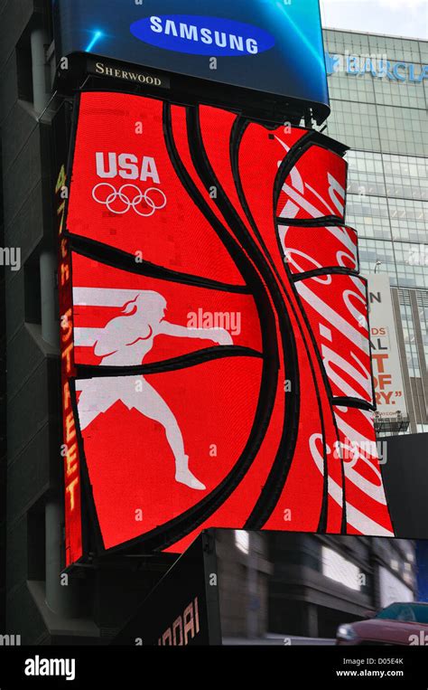 Anuncio de Coca Cola en Times Square Nueva York EE UU Fotografía de