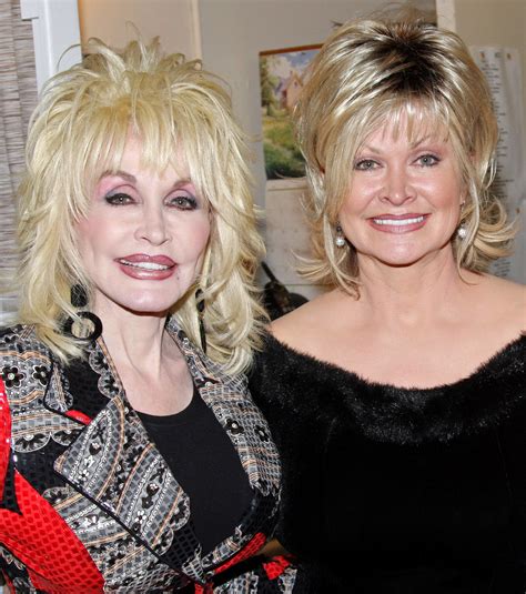 Inside Dolly Parton's Relationship With Her Siblings