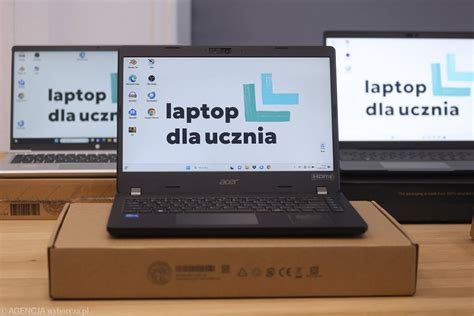 Laptopy Dla Uczni W Przed Przekazaniem Rz Dowych Laptop W Uczniom